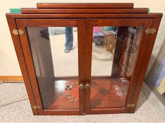 Tabletop curio cabinet
