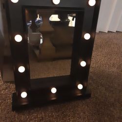  🎆 Hollywood LED Tabletop Makeup Mirror - Like New in Box! ✨