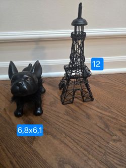 Table decor Eiffel tower and dog
