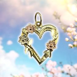 14kt 1.10g Tri Color Gold Floral Heart Pendant.