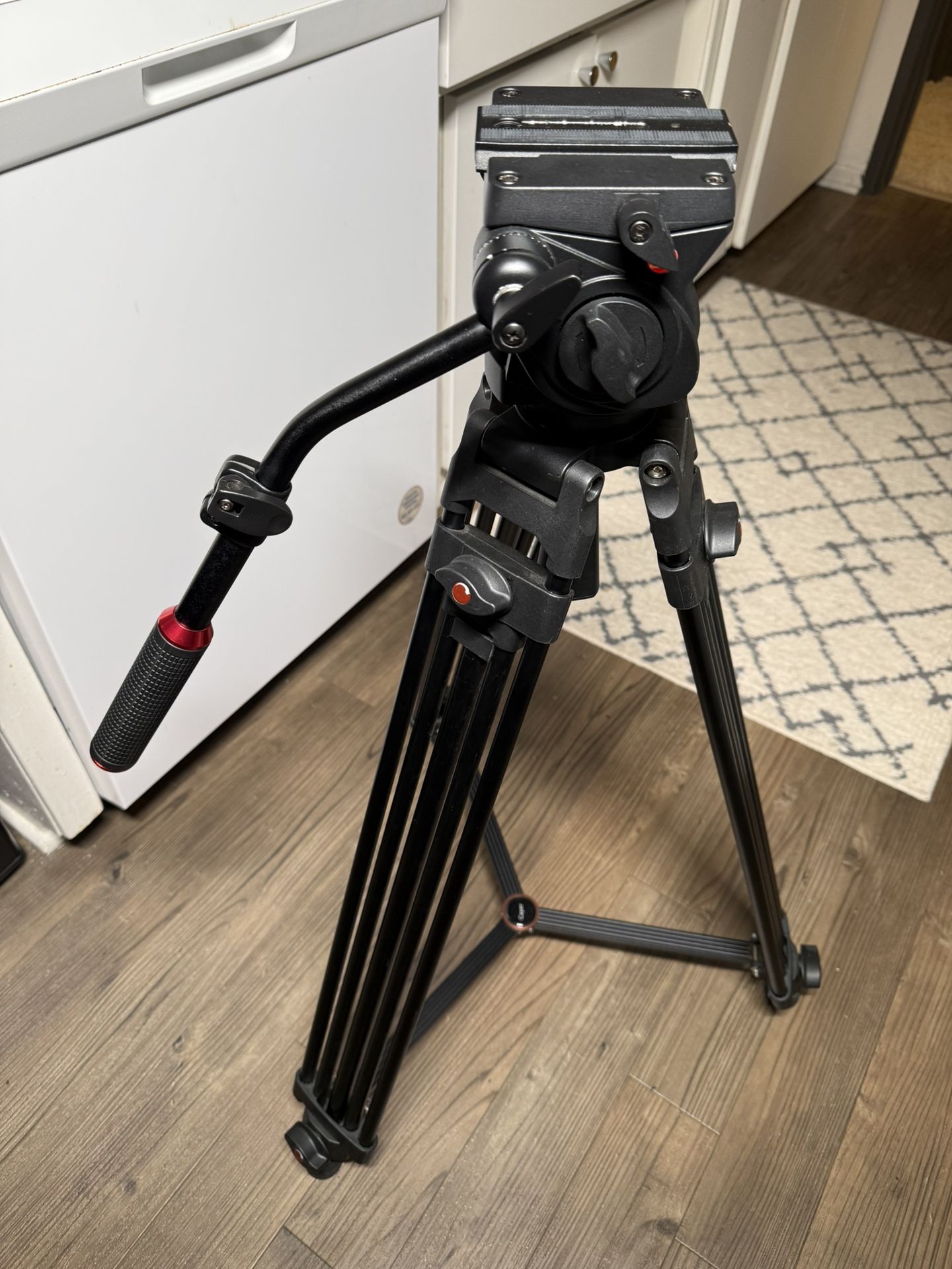 Pro Video Tripod (Heavy duty) 