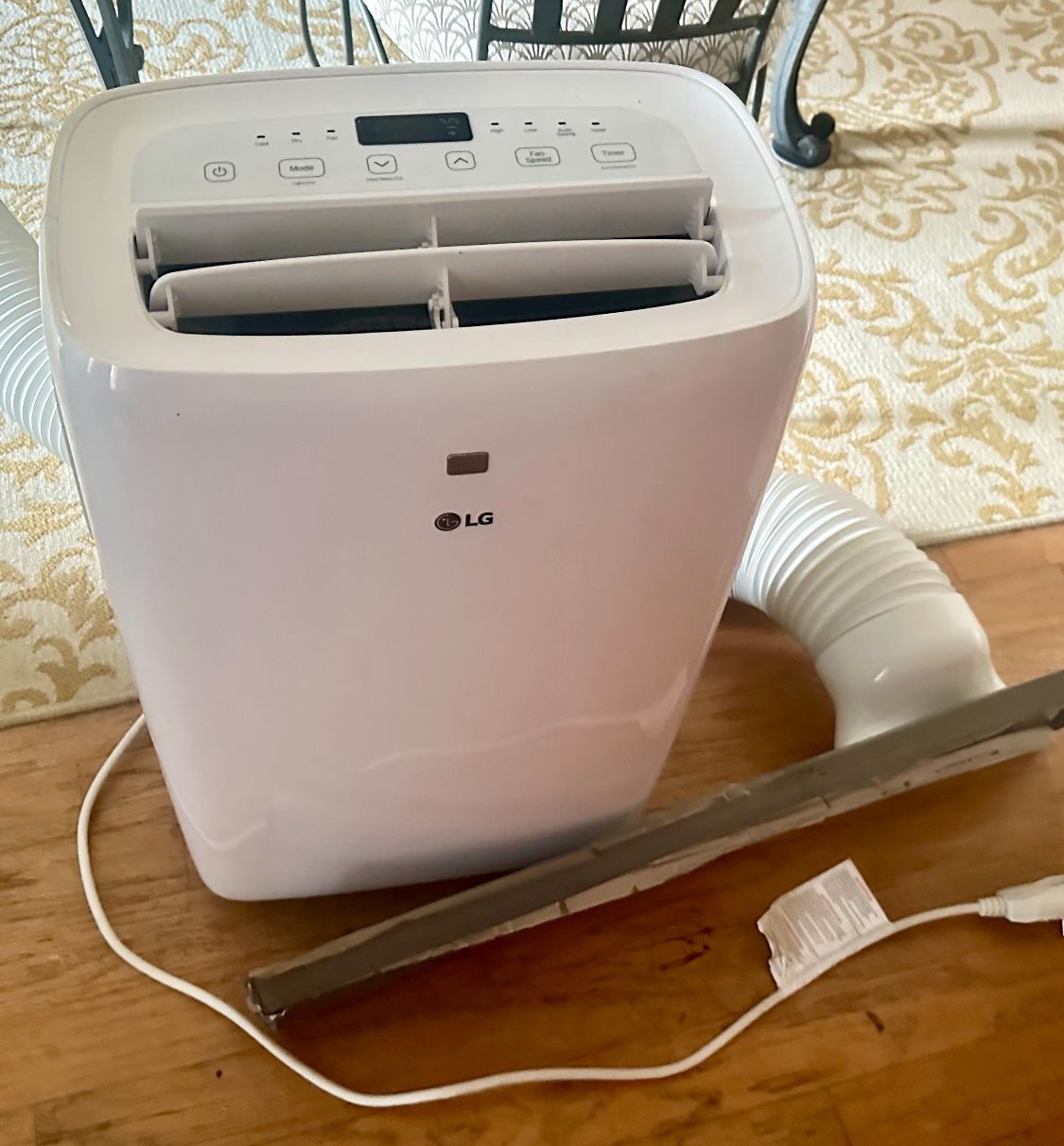 LG 6000 BTU 115 - 120V Portable Air Conditioner with Auto Swing Air Vent