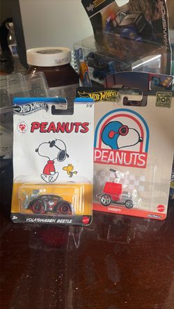 Hot Wheels Peanuts Die-Cast Cars Set of 2