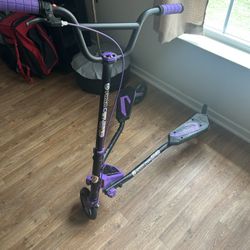 Yvolution Scooter