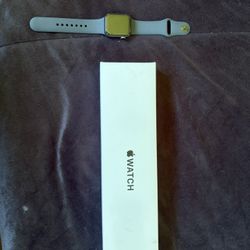 Apple Watch SE Newish In Box 40mm