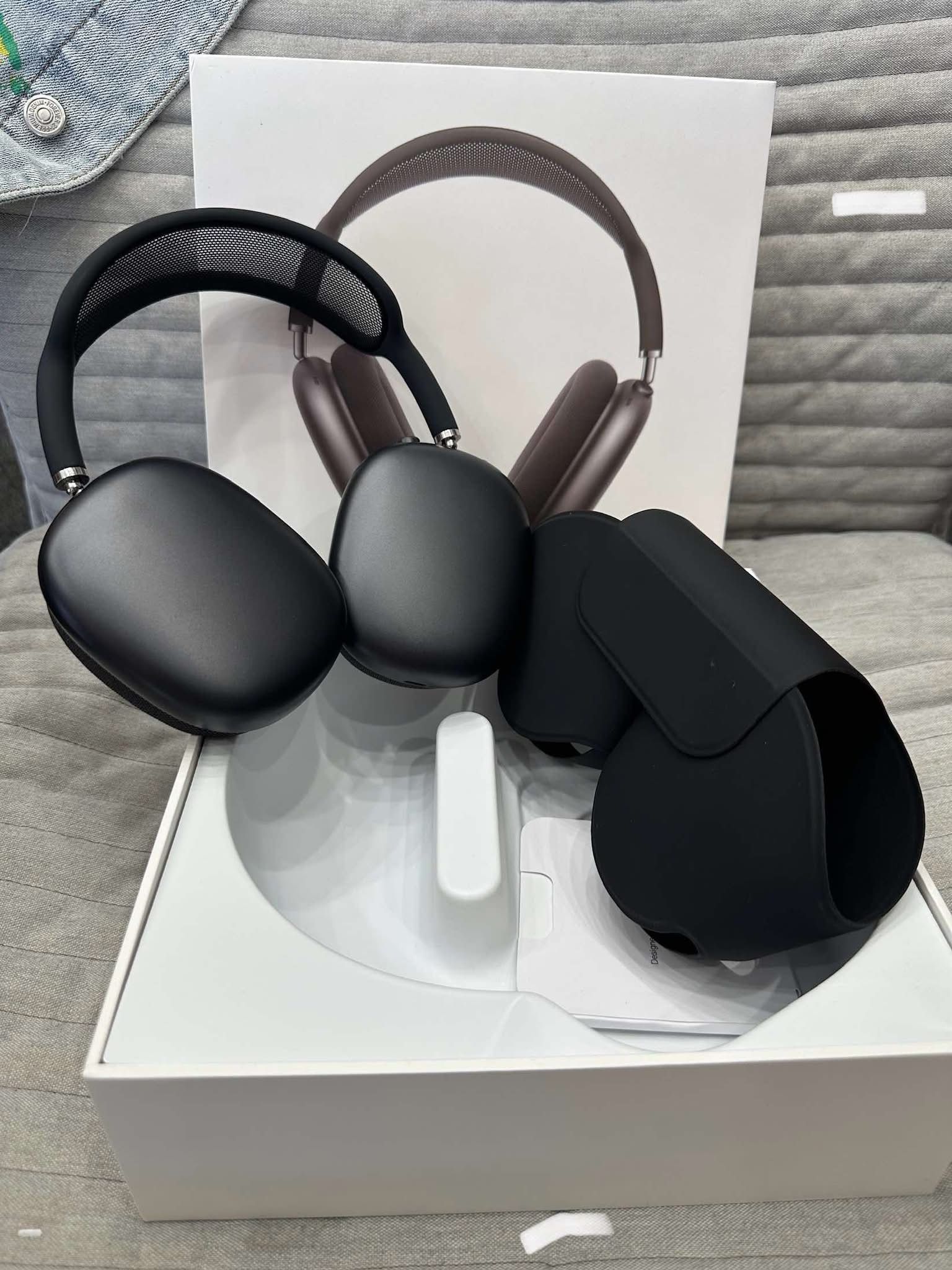Brand new Apple airpod max