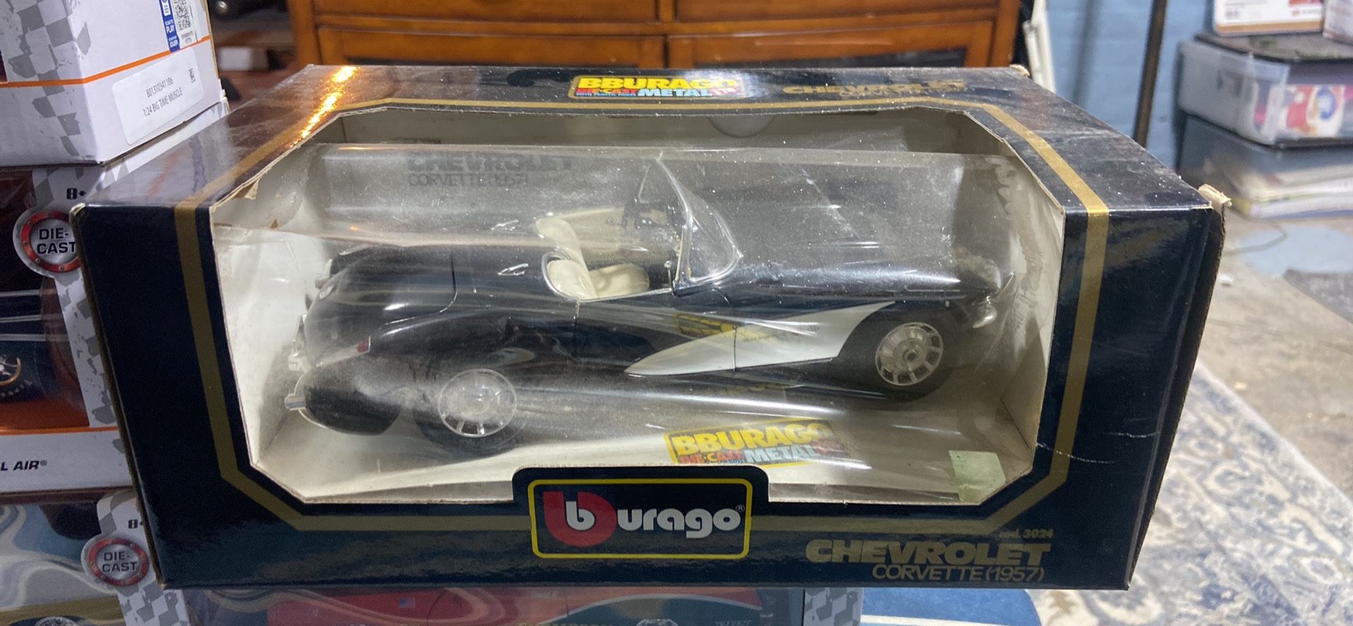 Burago 1957 Chevrolet Corvette 1:18 Scale Model