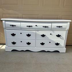Dresser White 7-Drawers 