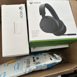Xbox Series X/S Wireless Gaming Headset New In Box 