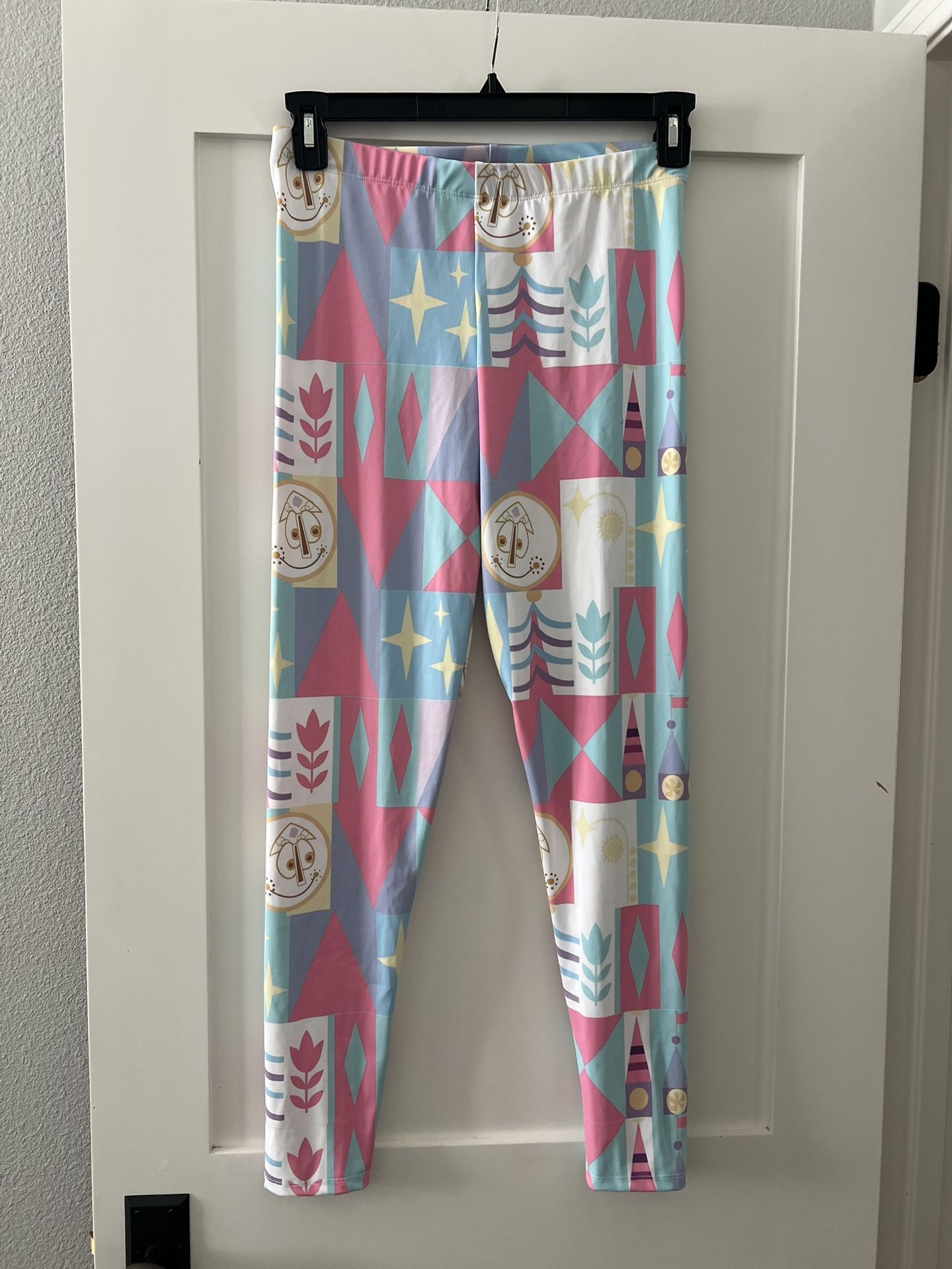 Brand New It’s A Small World Women’s Leggings Extra Large