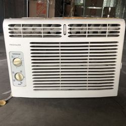 ☃️ Frigidaire❄️ AC 5000 BTU air conditioner
