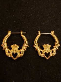 $12. Vintage gold-plated Celtic Irish Claddagh post earrings. 1 inch diameter. Great condition.
