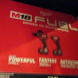 MILWAUKEE M18 FUEL DRILL COMBO KIT 
