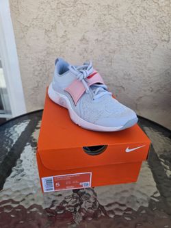 Nike W Renew In-Season TR 12 Football Grey Light Crimson Women's Size 5
