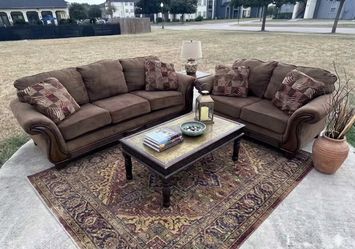 Sofa set (FREE CURBSIDE DELIVERY)