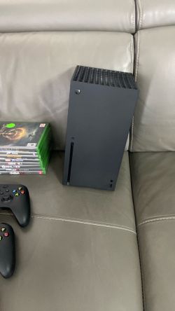 Xbox series x 1tb 8 games new sealed / 3 controllers