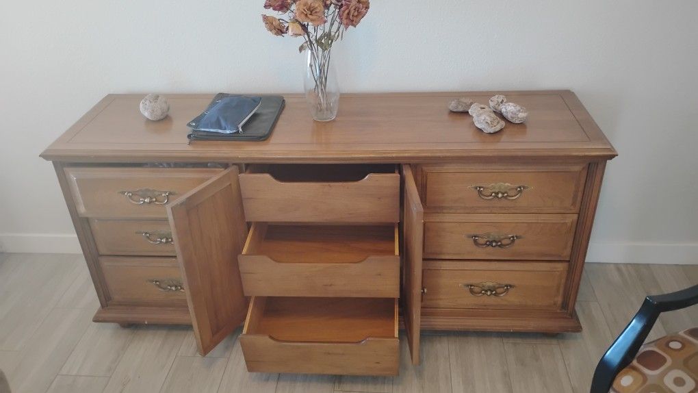 Stanley Furniture triple-door dresser W/Mirror