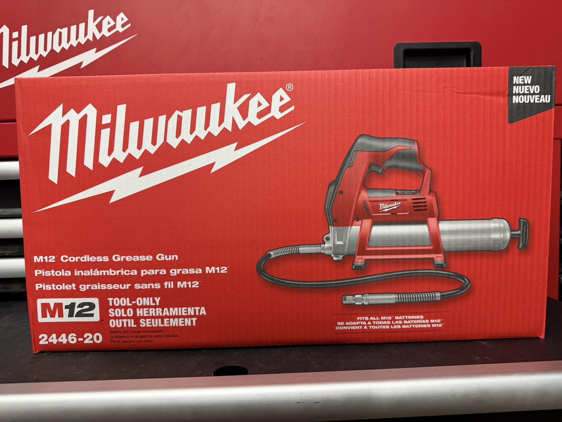 MILWAUKEE M12 12V Lithium-Ion Cordless Grease Gun (Tool-Only)