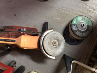 9”Chicago  Grinder With  5 Extra New Grinder Wheels And 4 /7” Grinding Wheels