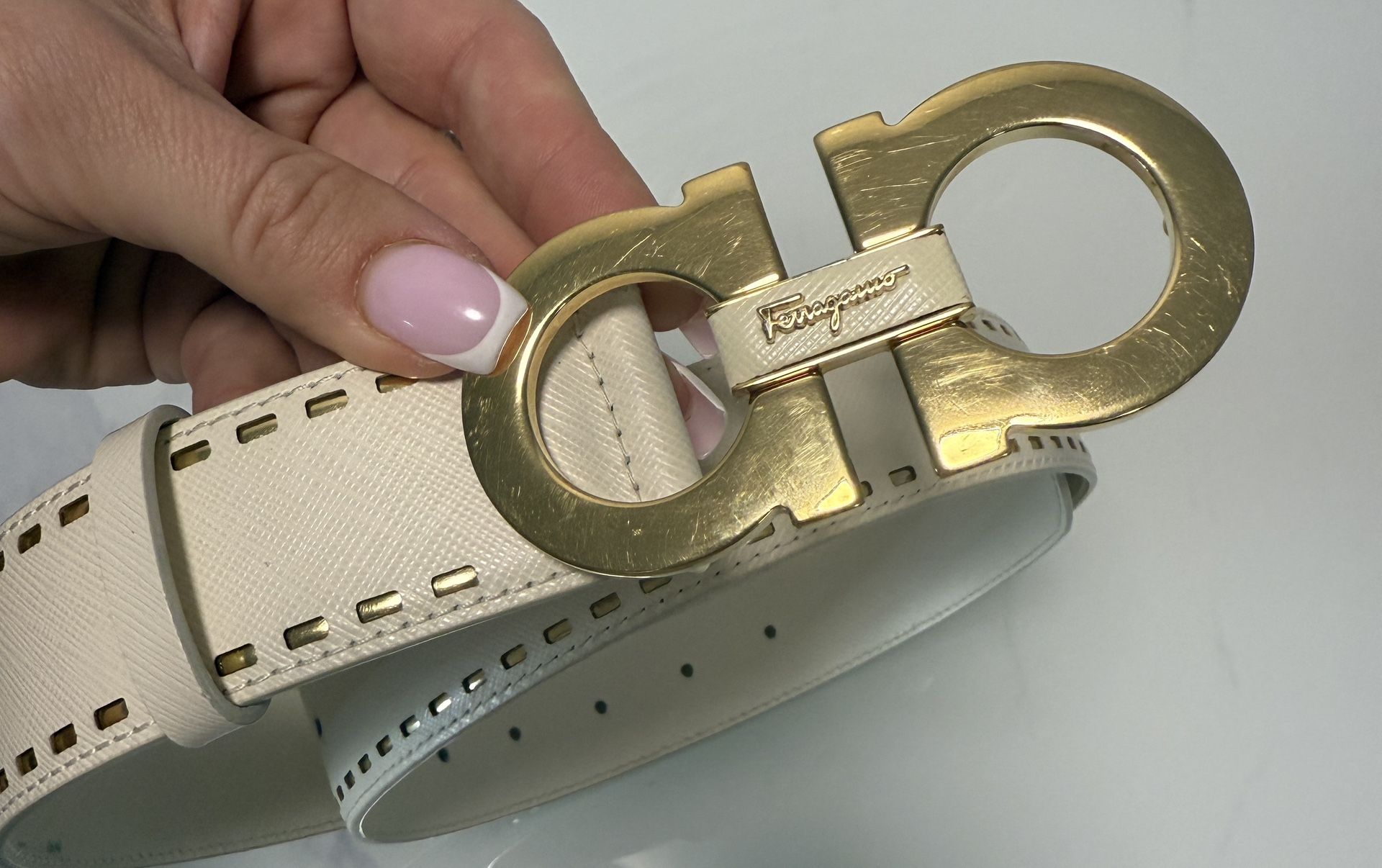 Salvatore Ferragamo white belt display picture 1