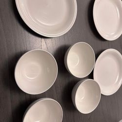 Elegant 7-Piece White Ceramic Dinnerware Set - Excellent Condition