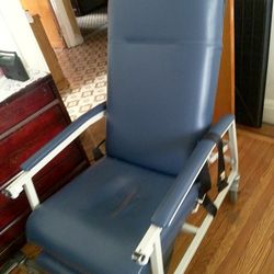 Clinical Care Recliner 
