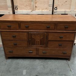 Dresser 
