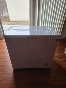 Hisense White clean freezer