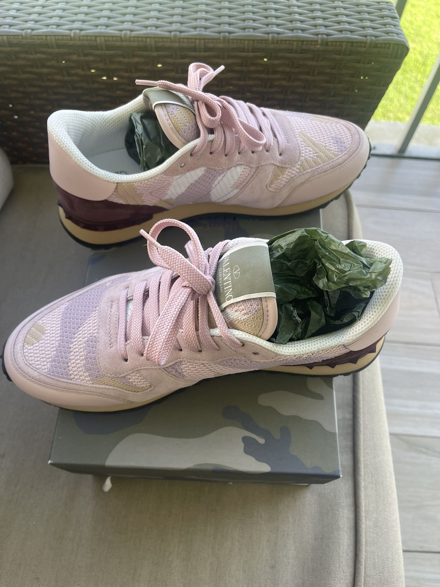 $590 Valentino Garavani Sneakers Rock runner Size 39 US 9