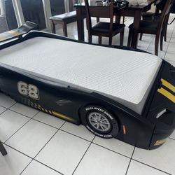 Twin race car bed frame – great condition, mattress included 