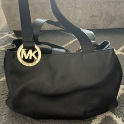 Michael Kors Leather Purse! Great Condition