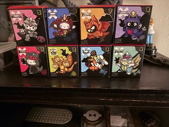 Hello kitty+godzilla set of 8