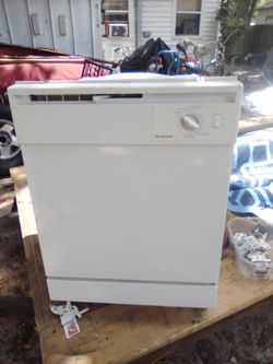 Dish washer