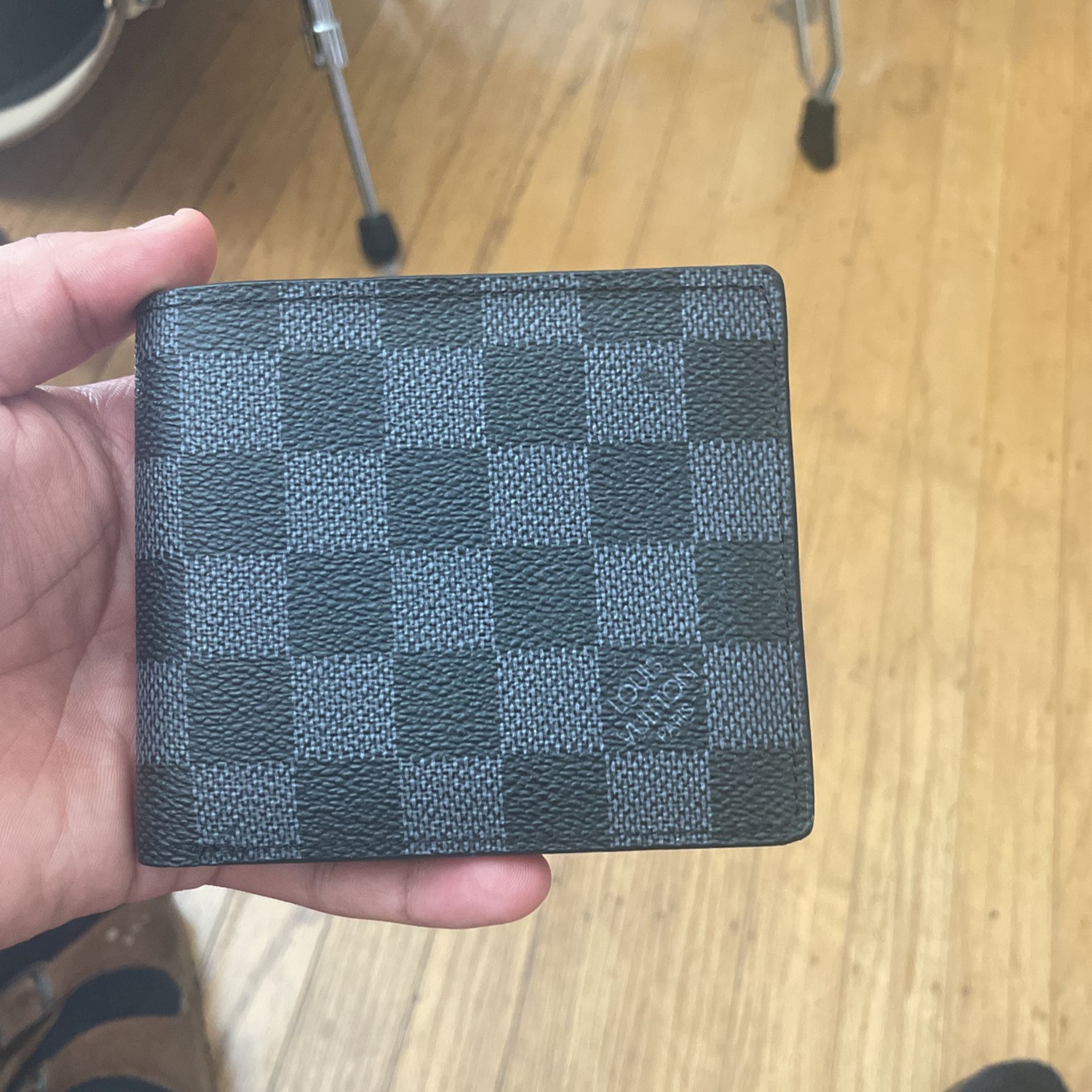 Louis Vuitton men's Wallet for Sale in Indianapolis, IN - OfferUp