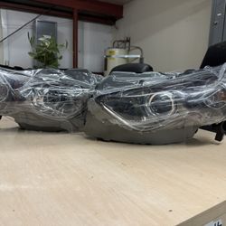 Headlight assembly for a 2009- 2017 Infiniti FX35, FX37, FX50, or QX70.