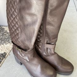 Female Boots Size 10