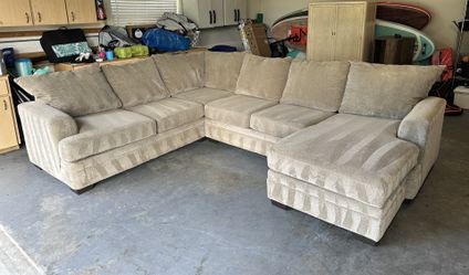 Sectional Couch Sofa  *Delivery!*