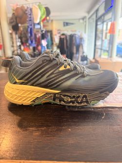 Hoka One One Speedgoat 4, Like New