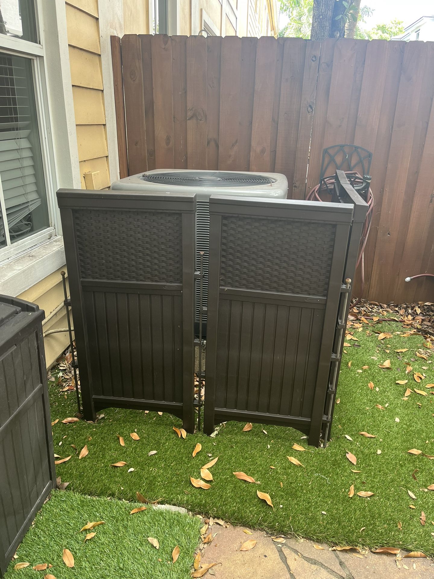 Suncast Premium Newport Collection Resin Wicker Outdoor Screen Enclosure