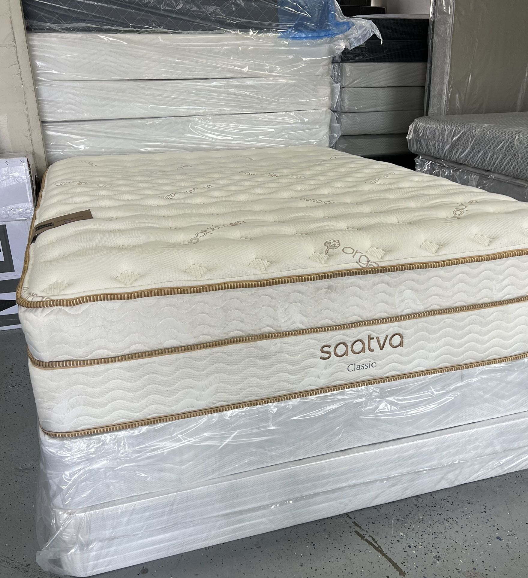 Luxury Saatva Classic Mattress, Brand New Bed.