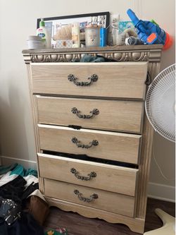 Dresser set