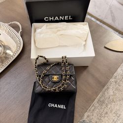 Authentic CHANEL Classic Flap Mini Chain Shoulder Bag Crossbody Black Gold MINT