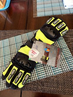 Alycore Armor Skin Gloves NEW . $10 EA. LRG & XL