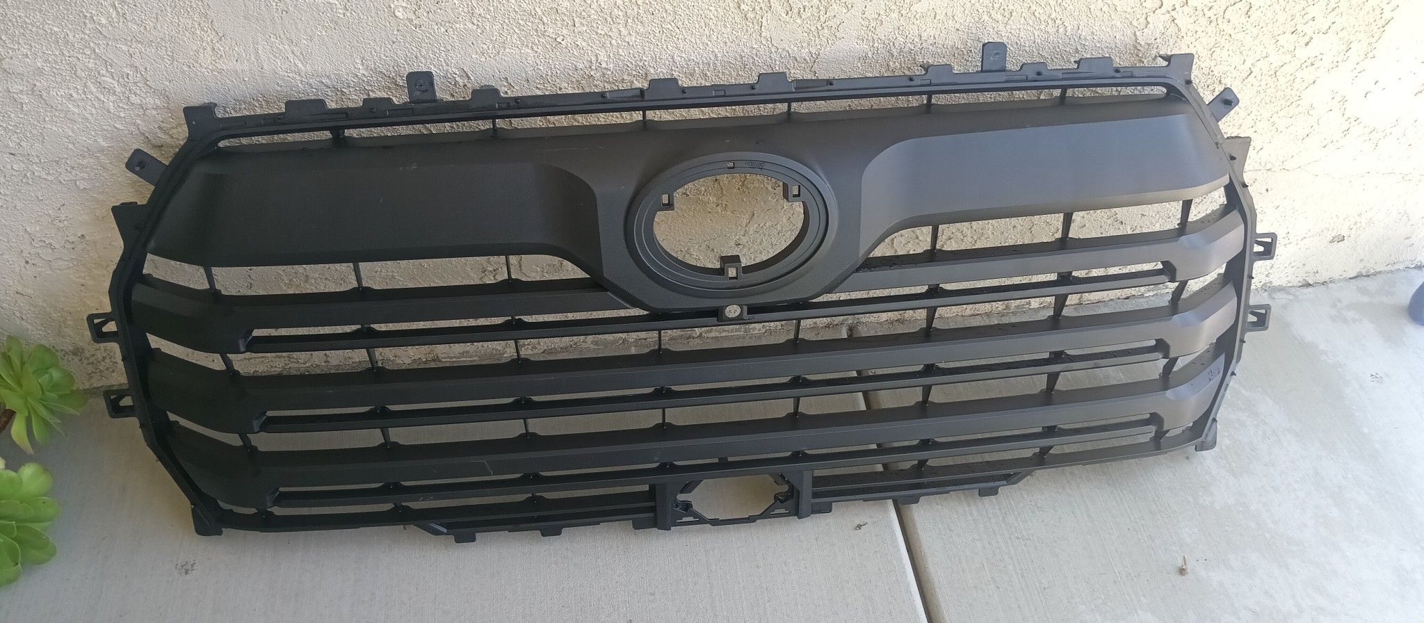 Toyota Tundra Grille 2022/2025