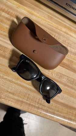 Ray-Ban MetaGlasses with Case