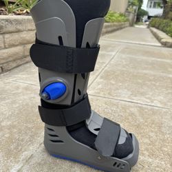 Walking Boot (medical)