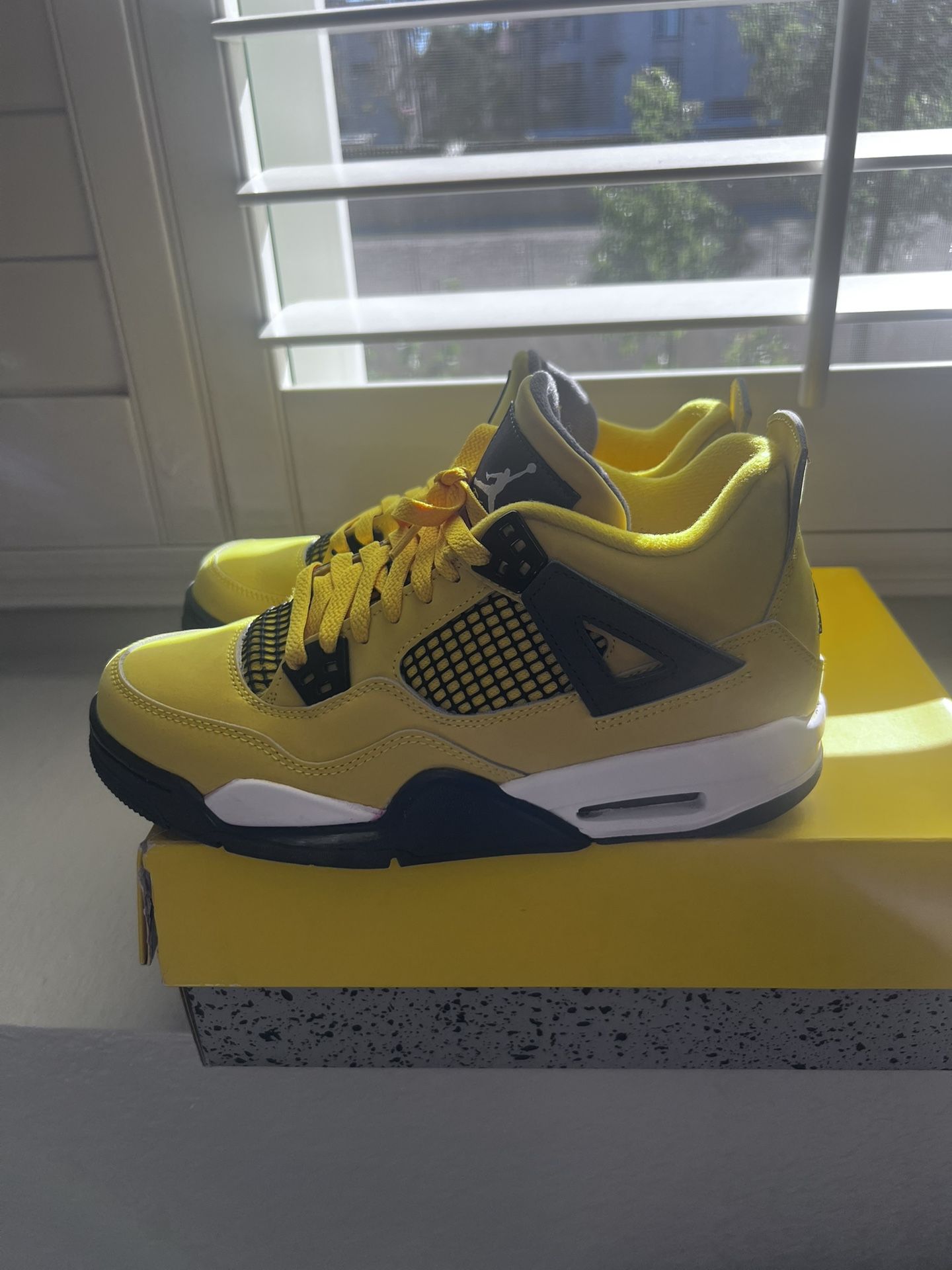 Retro 4 Lightning ⚡️