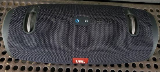 Selling JBL Xtreme 2 Speaker