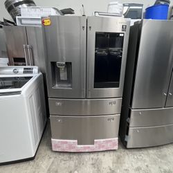 SAMSUNG FAMILY HUB REFRIGERATOR IN STAINLESS STEEL W ICE & WATER