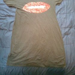 Glamorous Sparkly Red Sequin Lips Graphic Dress. Size 2XL.